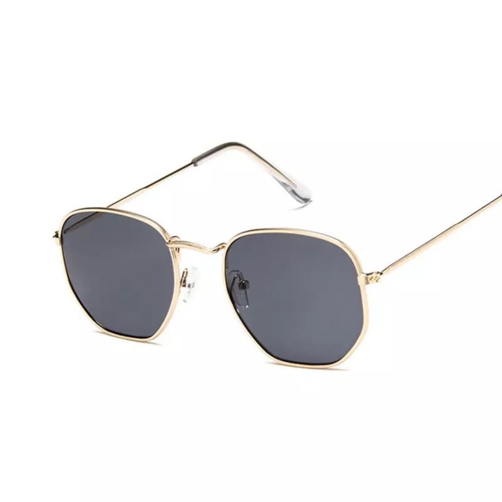 3/$30 💛 Retro Sunglasses - Picture 2 of 3